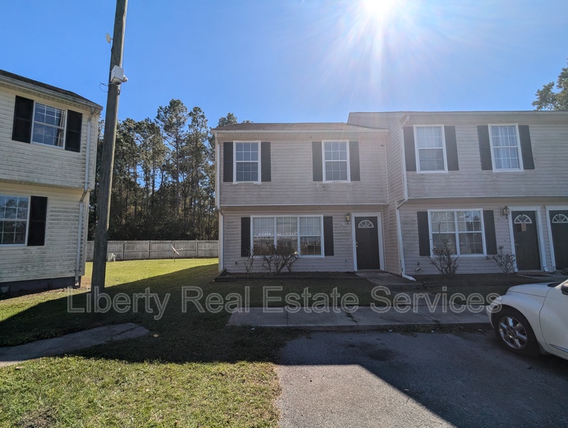 Hinesville Condo: 1100 Pineland Ave