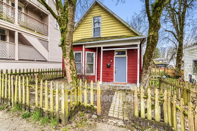 Portland House: 1626 SE Belmont Street