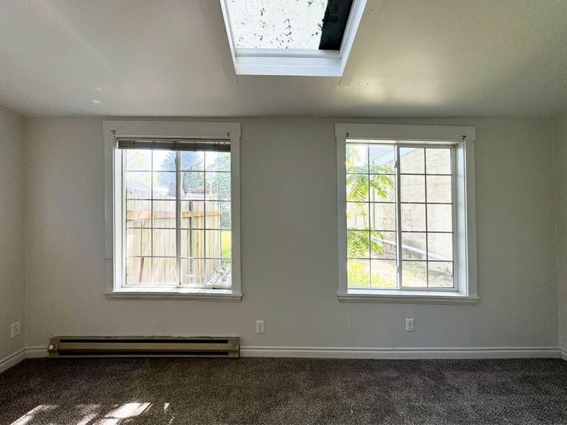 Photo 8 of rental home at 527–531 Monroe Street, Unit 8