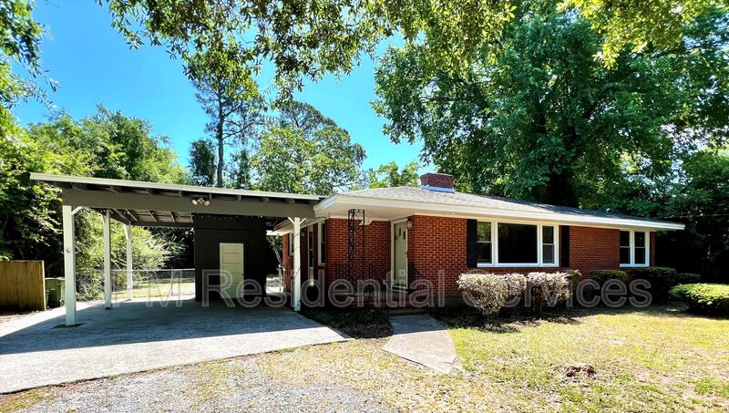 Wilmington House: 212 Forest Rd