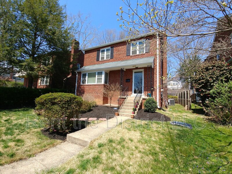 Washington House: 4839 Yuma Street NW