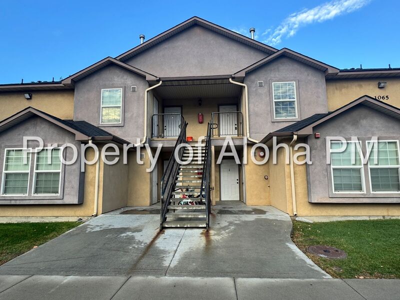 Meridian House: 1065 W. Pine Ave