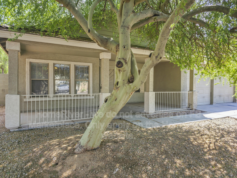 Tolleson House: 8539 W Magnolia St