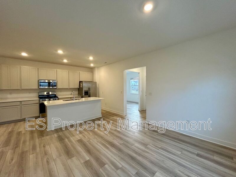 Beautiful new build condo in Westfield - Photo 9