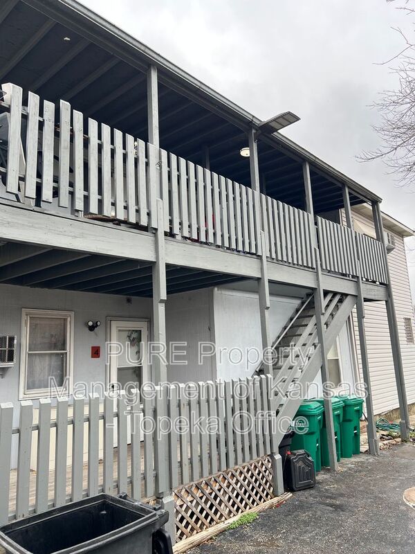 Kansas City House: 2440 S Mill St