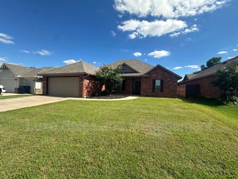 Yukon House: 11008 SW 36th St