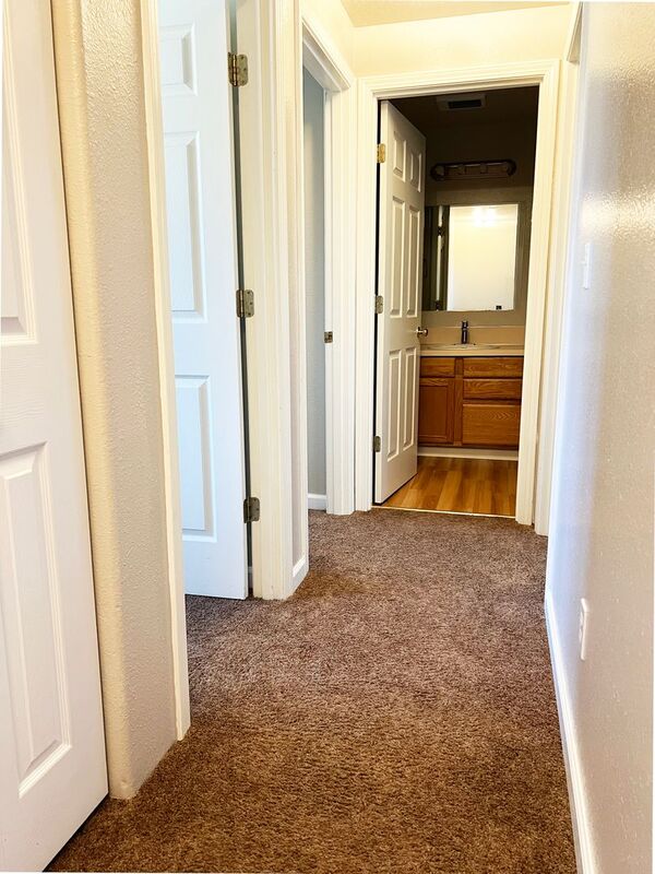 Photo 17 of rental home at 782 North Cloverleaf Loop