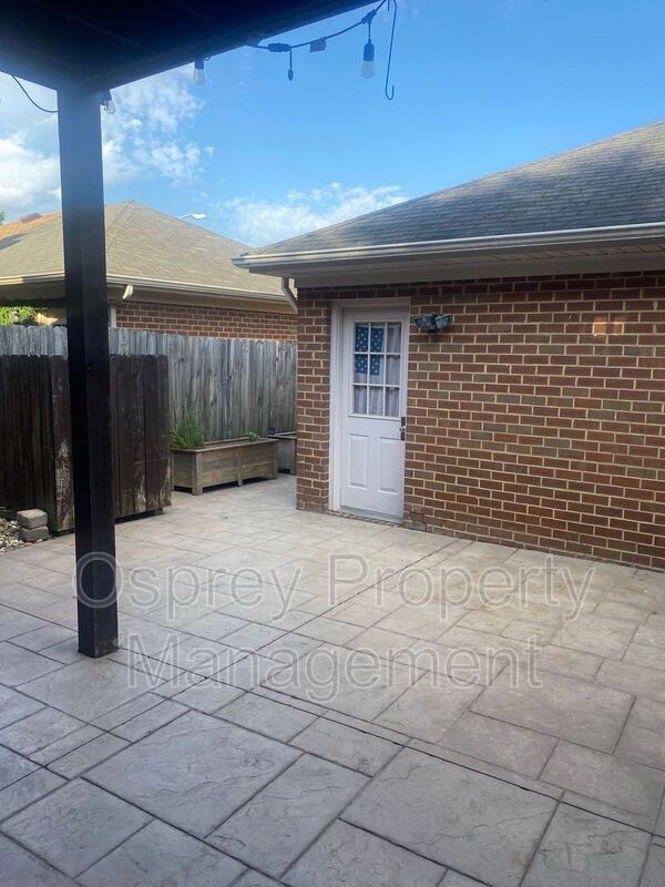 Town House with detached garage and fenced patio!!! - Photo 35