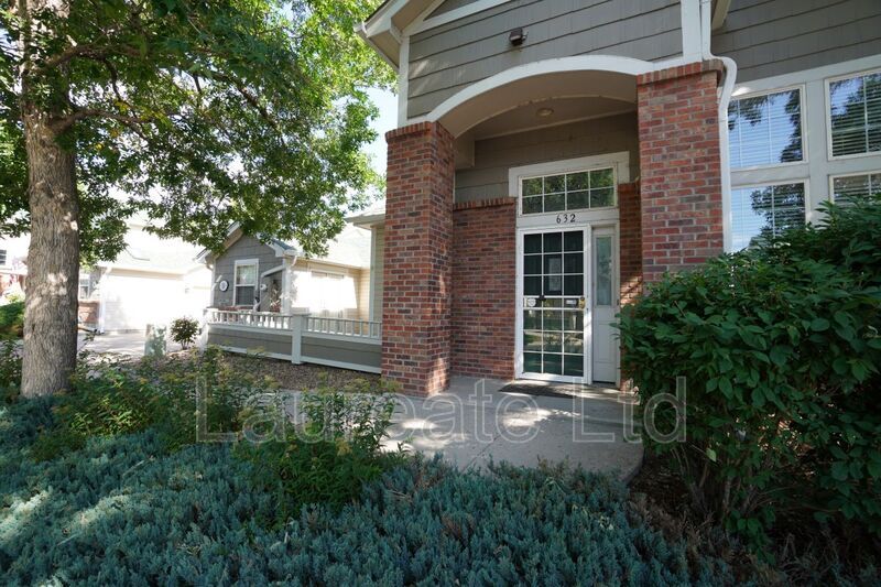 Lakewood Townhome: 632 S Yarrow St