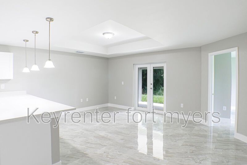 Lehigh Acres House: 2022 E 12th St