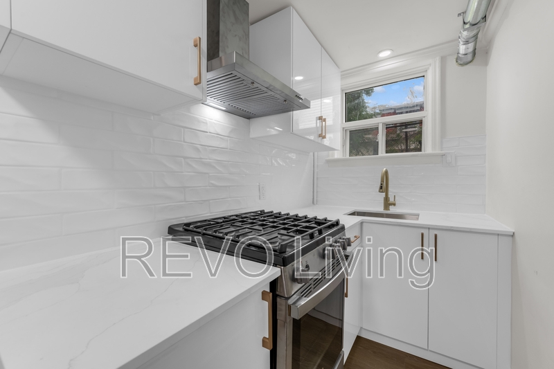 Niagara Falls House: 6911 Barker Street