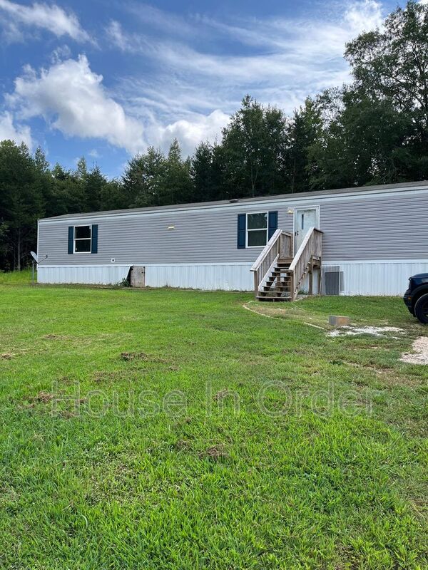 Landrum House: 124 Shamrock Park Drive