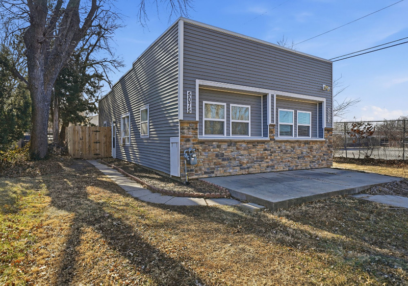 Lincoln Condo: 5075 Orchard