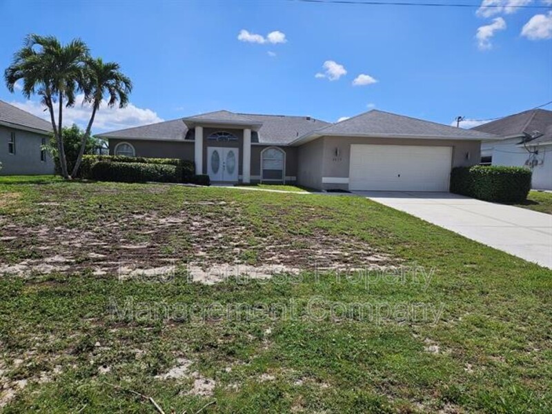 Cape Coral House: 2613 SW 15th Ave