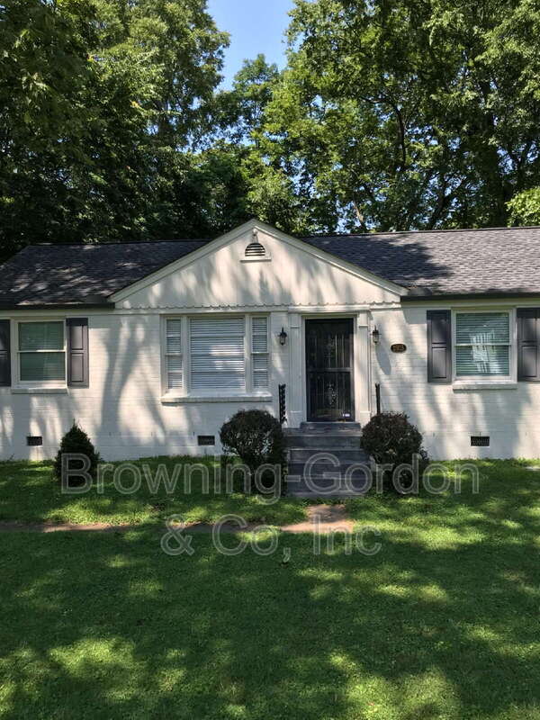 Nashville House: 2915 Selena Drive