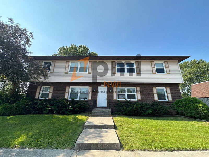 Portage Condo: 5831 Creekview Ct W