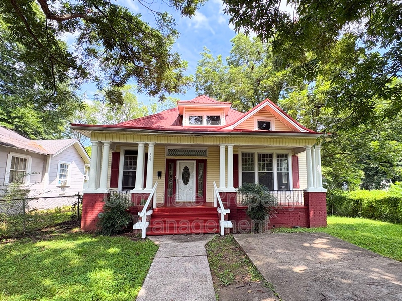 Birmingham House: 524 Fulton Avenue Southwest