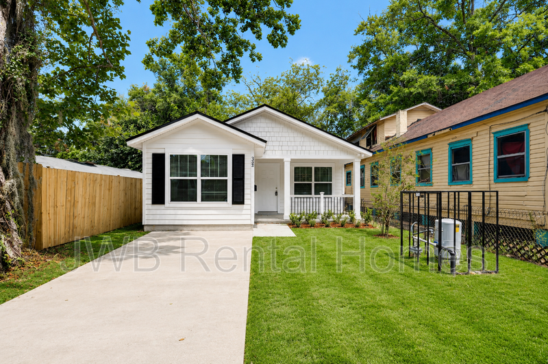 Jacksonville House: 325 Woodlawn Ave
