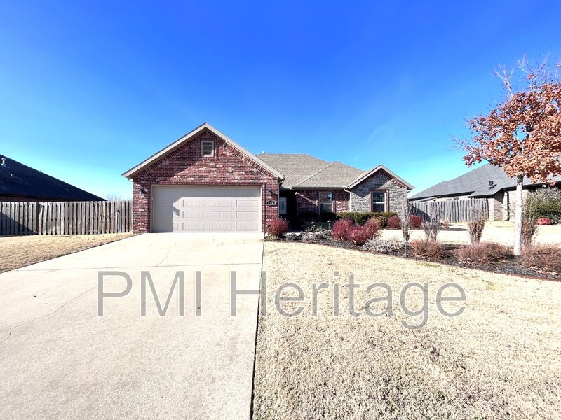 Lowell House: 206 Peyton St
