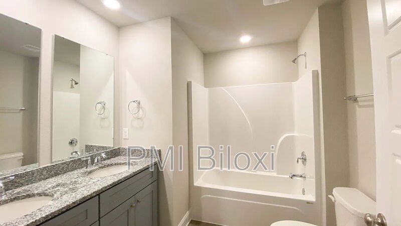 Long Beach House: 1005 Enclave Circle