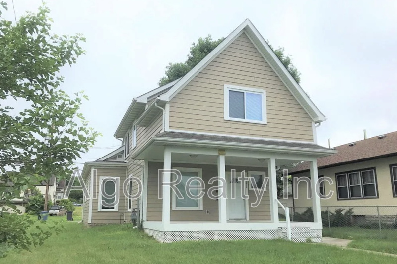 Minneapolis Condo: 2211 Queen Avenue N - 1