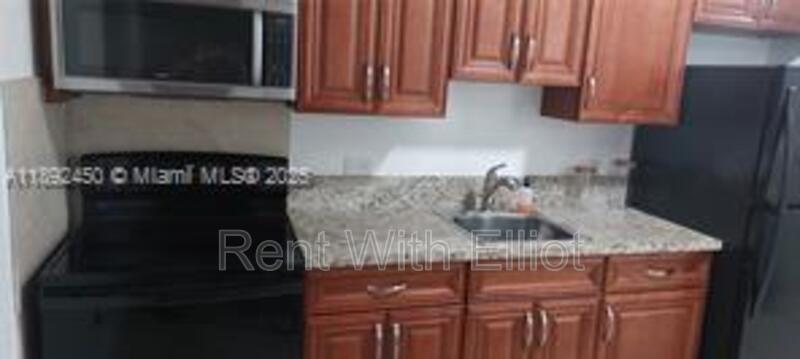 Dania Beach Condo: 250 SW 4 st