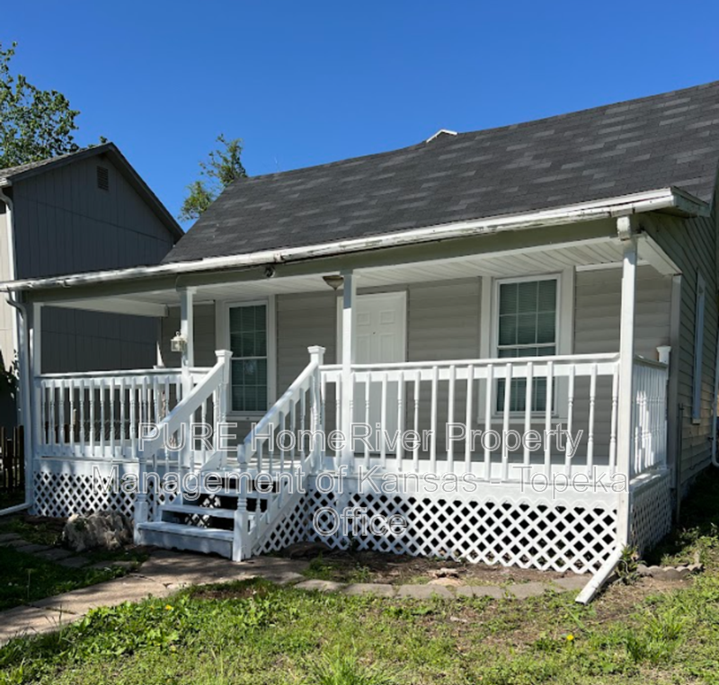 Topeka House: 1021 SW Woodward Ave