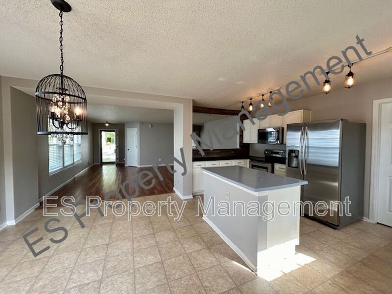 Beautiful 3 bedroom in Camby! - Photo 10