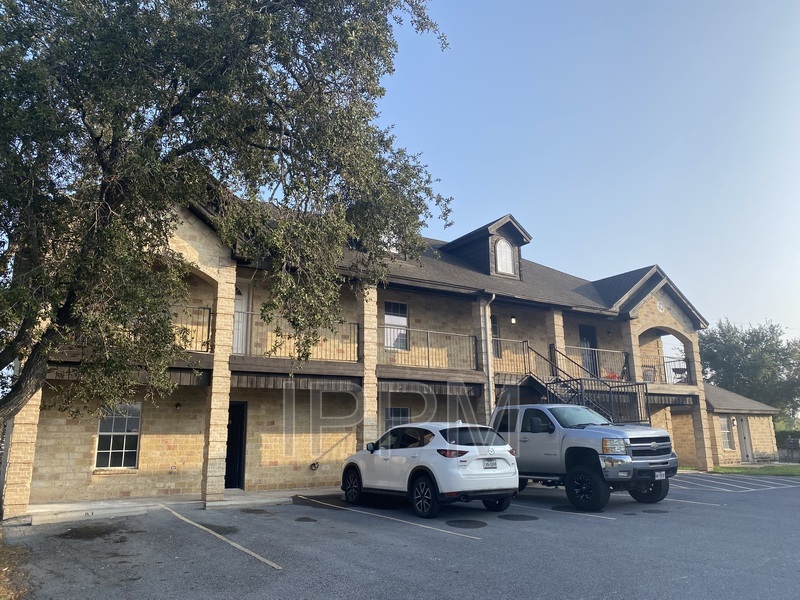 Mercedes Condo: 302 S FM491