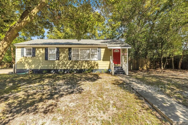 Savannah House: 2310 Lorraine Drive
