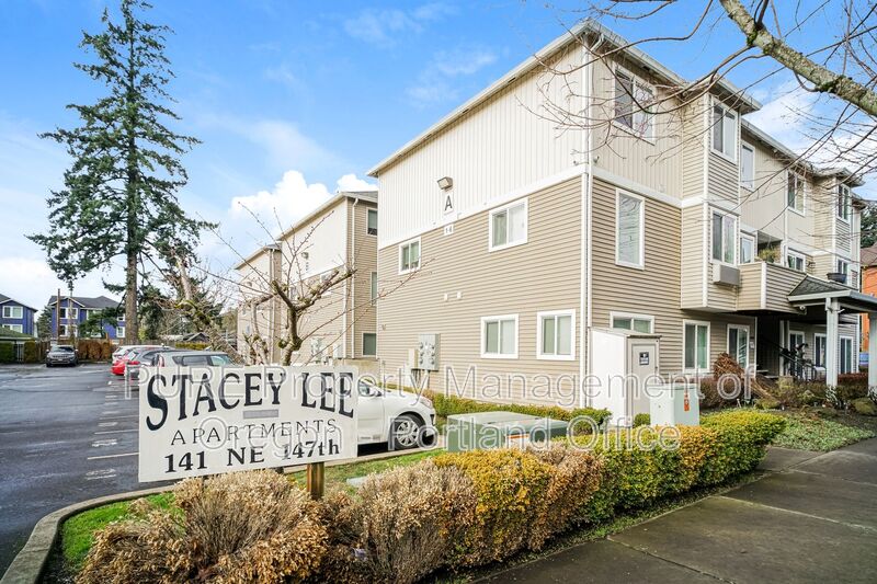 Portland Apartment: 141 NE 147th Ave