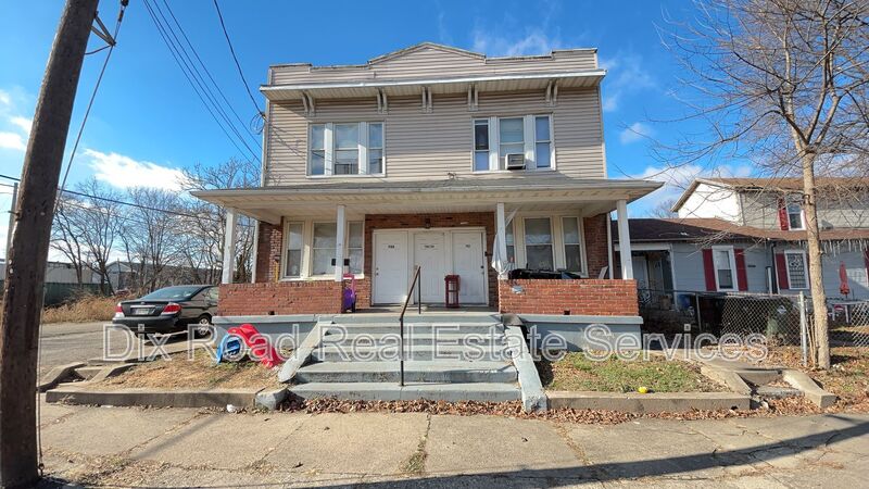 Middletown House: 702 Baltimore St