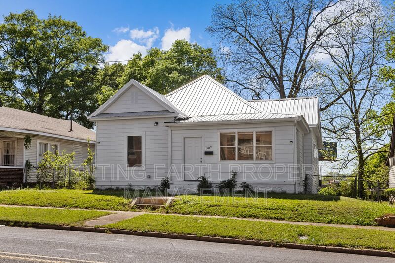 Birmingham House: 2028 Ave V
