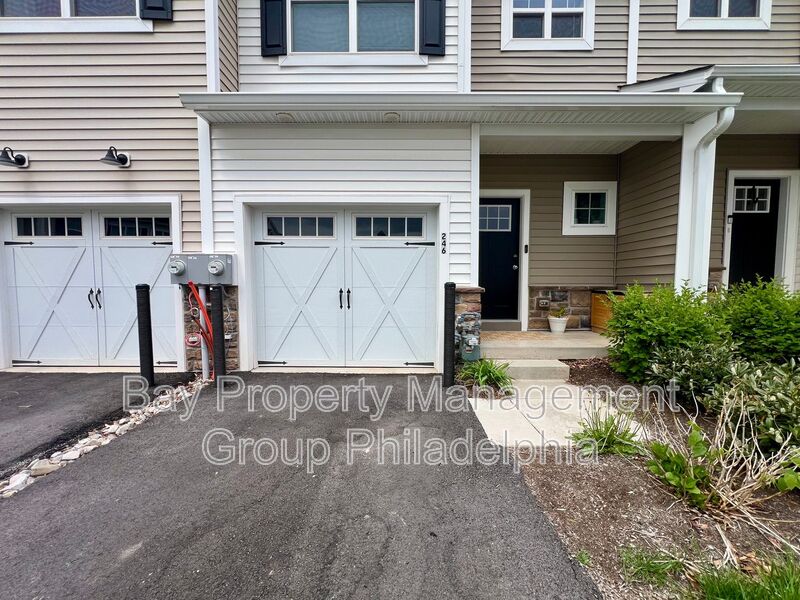 Norristown House: 246 Honey Ln