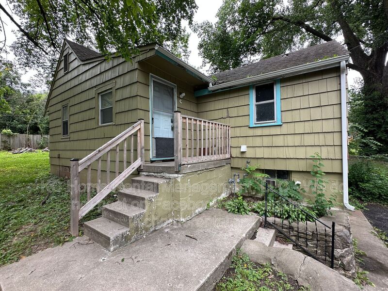 Independence House: 10201 E. 31st St.