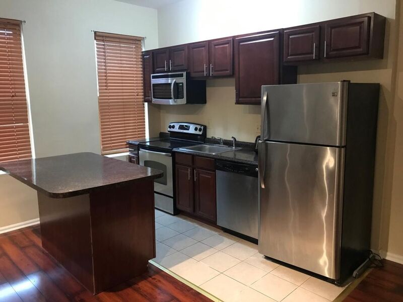 Baltimore Condo: 2030 E Baltimore St