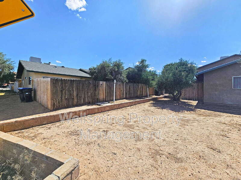 Ridgecrest Condo: 201 N Alvord