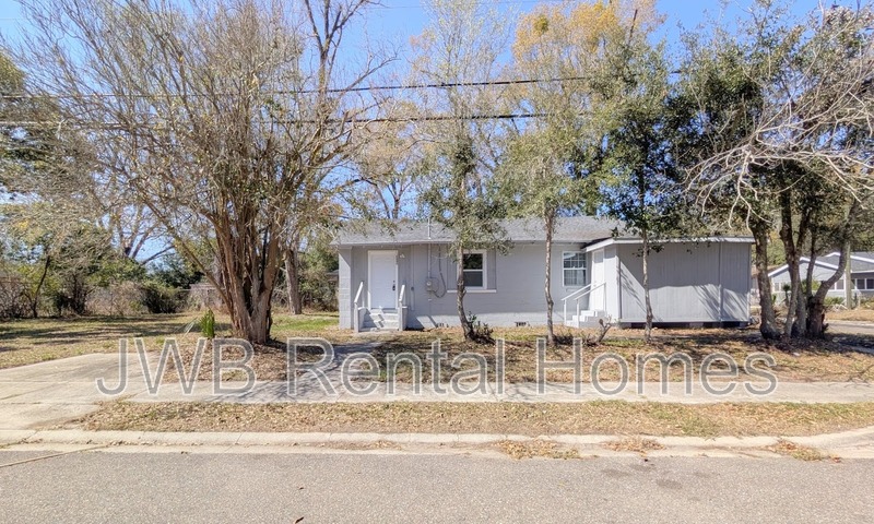 Jacksonville House: 2002 15th St W