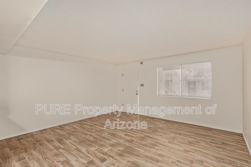 Phoenix Condo: 8847 N 8th St