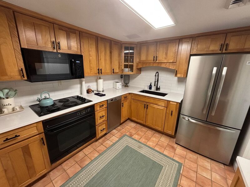 Charleston House: 14 Lockwood Dr