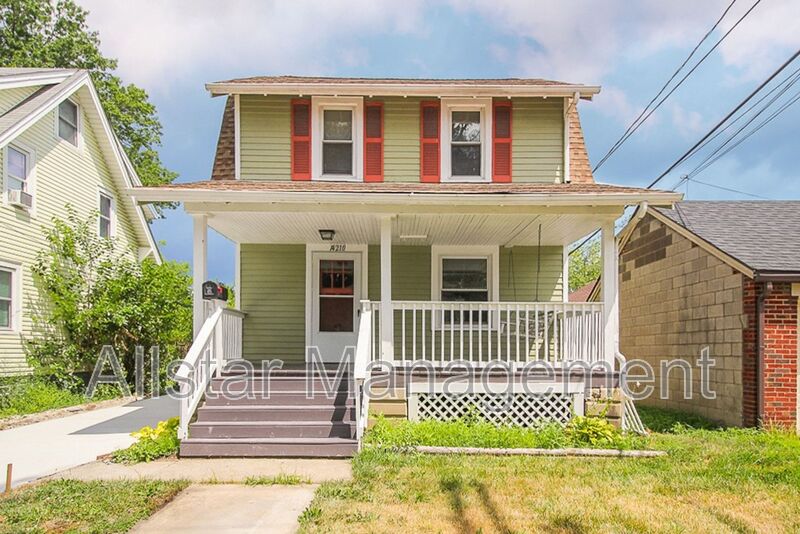 Lakewood House: 14210 Athens Ave