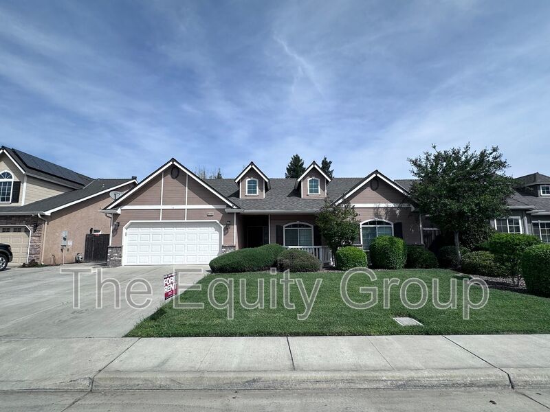 Visalia House: 4944 West Lark Ave