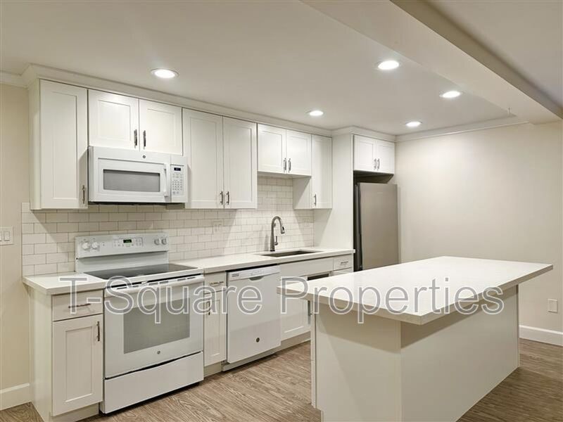 Kirkland House: 325 5th Ave S