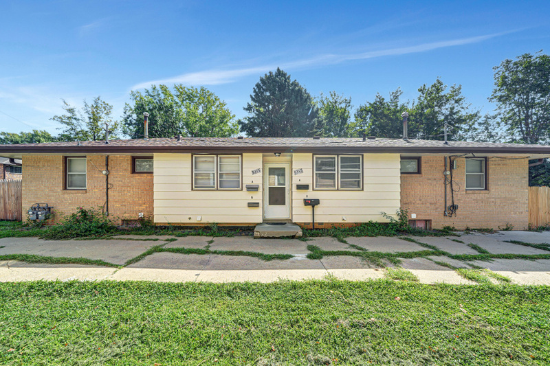 Lincoln Condo: 5313 Leighton Ave