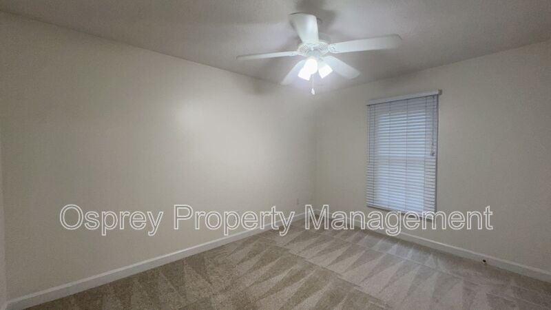 Spacious 4-Bedroom Home with Sunroom! - Photo 15