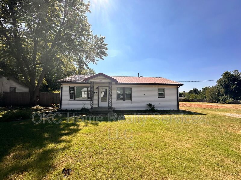 Edmond House: 234 W Thatcher St