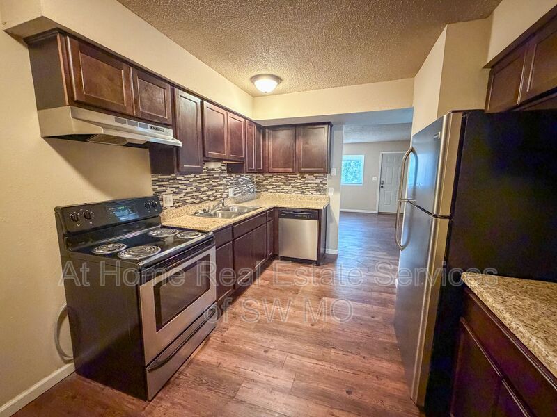 Springfield Condo: 1400 S Campbell