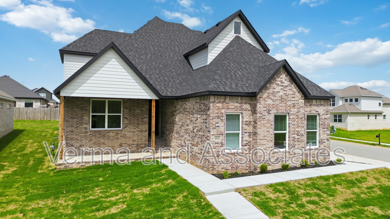 Centerton House: 1031 Whistler St