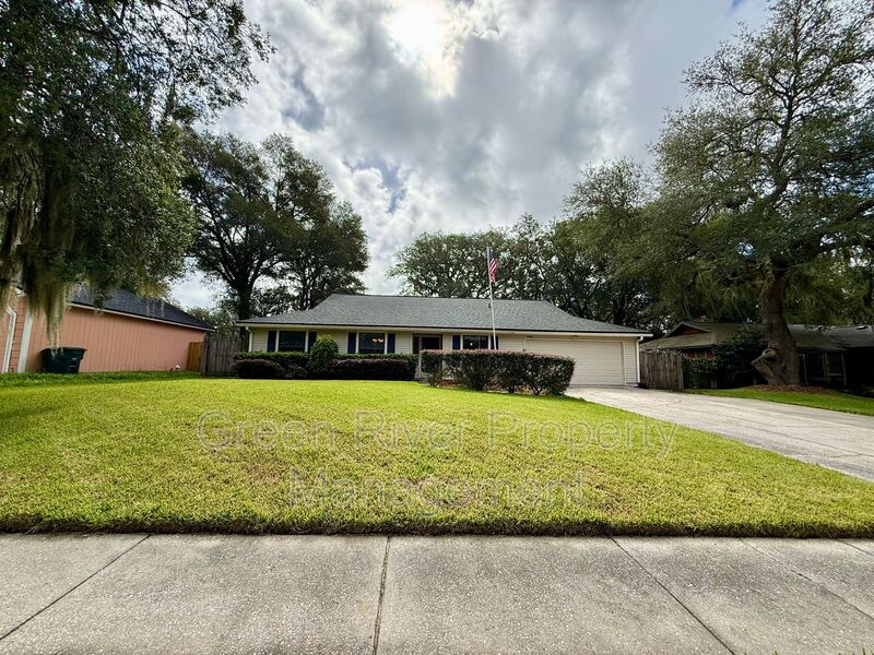 Jacksonville House: 12955 Julington Ridge Drive E