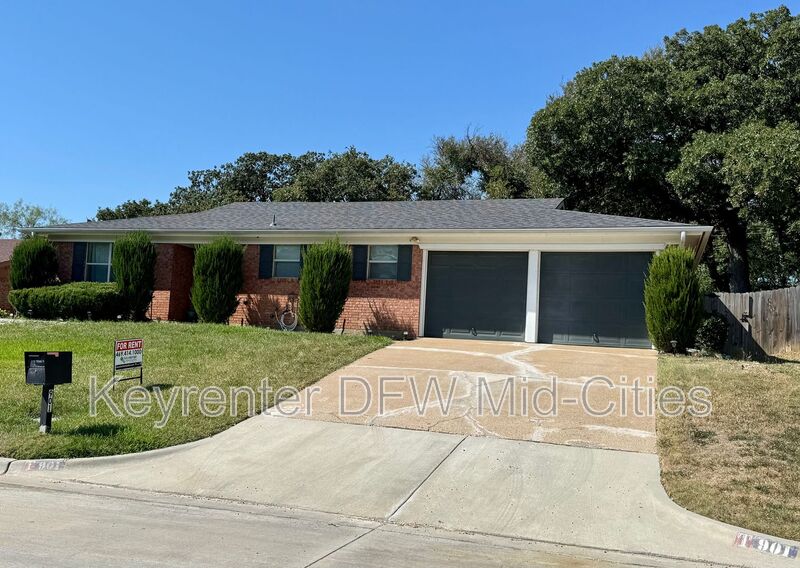 Bedford House: 901 Gregory Avenue